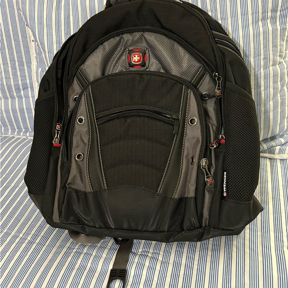Wenger Backpack ~ Black/Gray ~ EUC